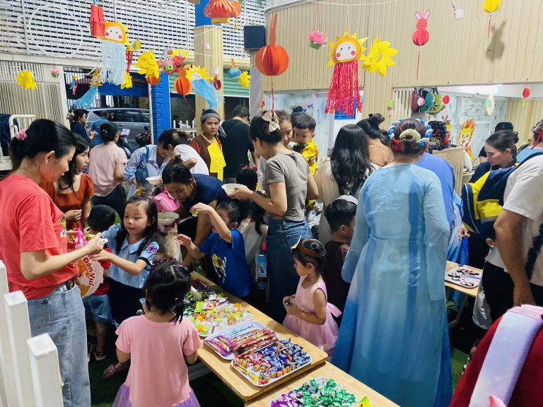 Buổi ăn nhẹ cùng ba mẹ tại Angel Kids Quận 11