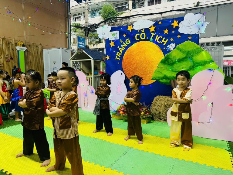 Buổi biểu diễn văn nghệ của các bé