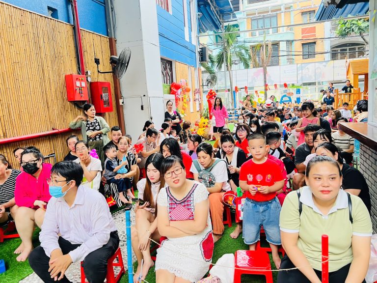 Phụ huynh tham dự tại Angel Kids